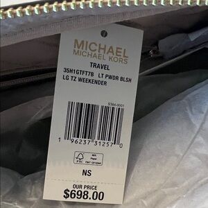 Michael Kors Powder Blush Weekender Bag
Brand New, tags and packing on bag.